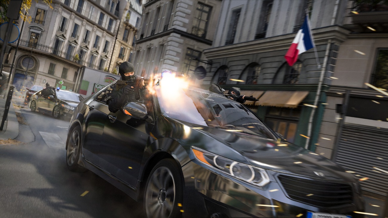 Un soldado dispara desde un coche durante una persecución por las calles de París